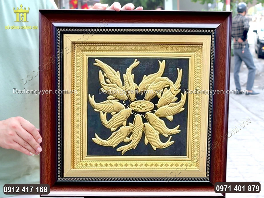 Tranh th&iacute;ch hợp treo tại nơi cao r&aacute;o, nhiều &aacute;nh s&aacute;ng